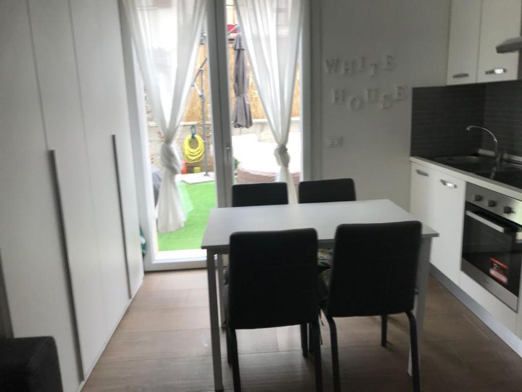White House 1492..Il Sogno Continua.. Apartment Brescia Bagian luar foto